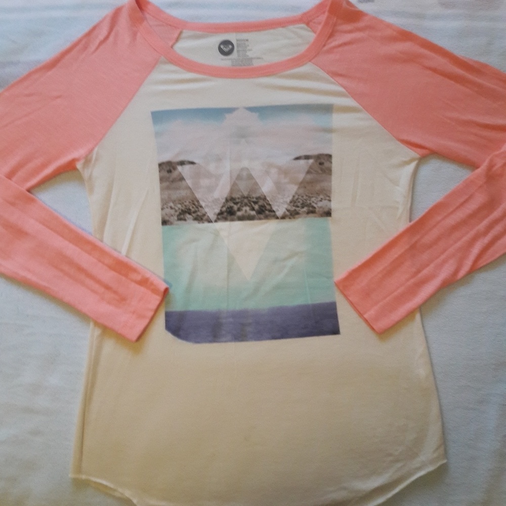 NWOT Roxy 3/4 length t-shirt